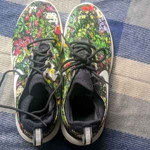 Women's Floral Nike Roshe Size 6.5